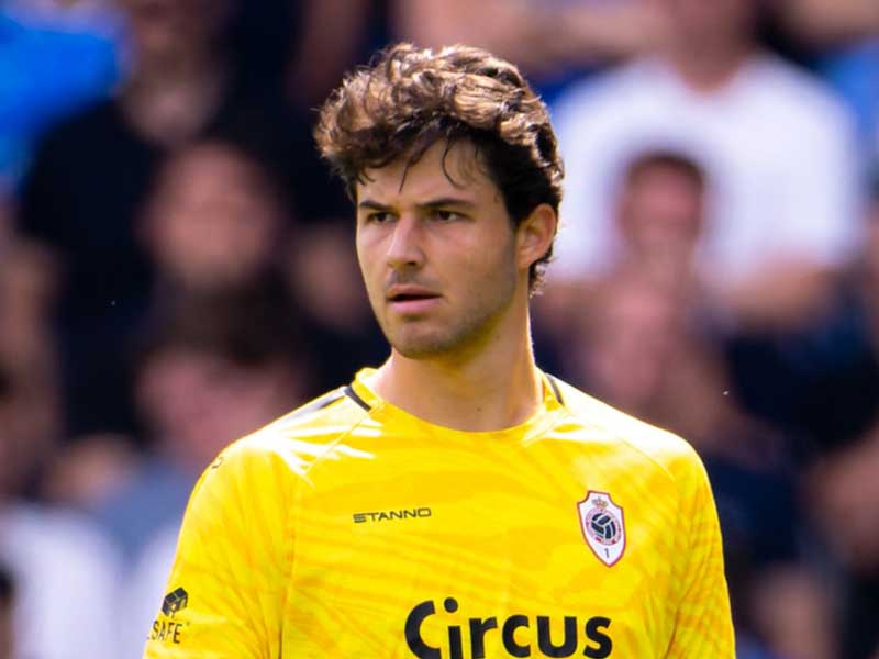  hữu chiều cao lý tưởng 1m93, Lammens nhanh chóng thể hiện những tố chất của một người gác đền hiện đại