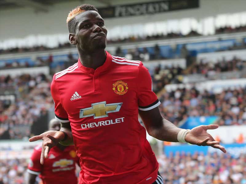 Paul Pogba ăn mừng bàn thắng cùng  Manchester United